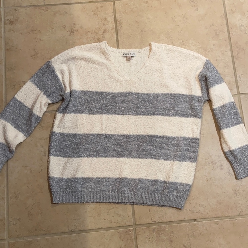 Knox Rose white and gray heathered sweater